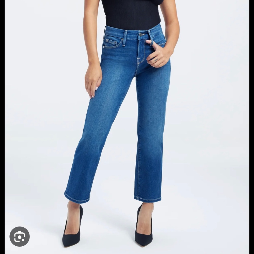 *NEW WITH TAGS* Good American Good Petite Jeans - size 2/26